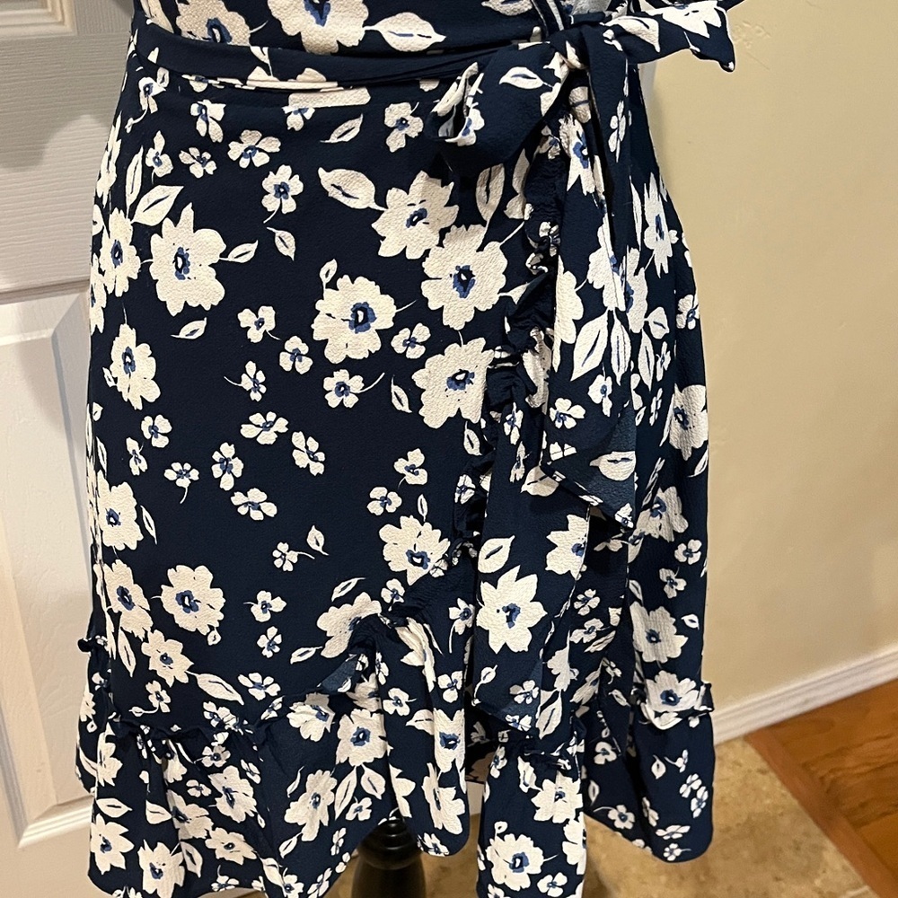 Max Studio Navy and White Floral Wrap Dress - Picture 3 of 5